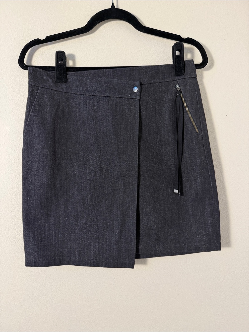 Tsesay Womens Dark Gray Wrap Mini Skirt with Zip Detail Size 4